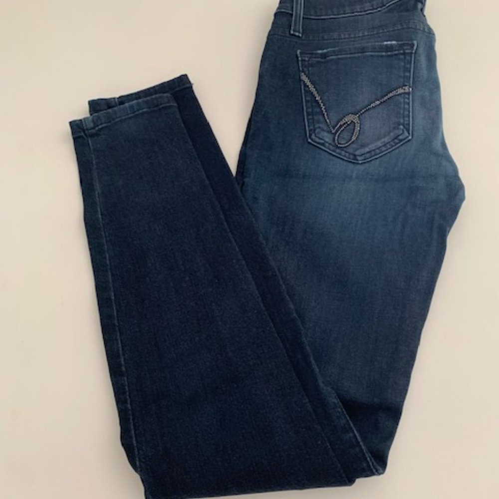 BEBE DARK WASH SKINNY JEANS . SIZE 26. Very GOOD PREOWNED CONDITION.